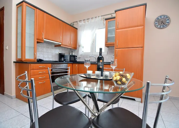 Elegant Near The Апартаменты Неа-Перамос
