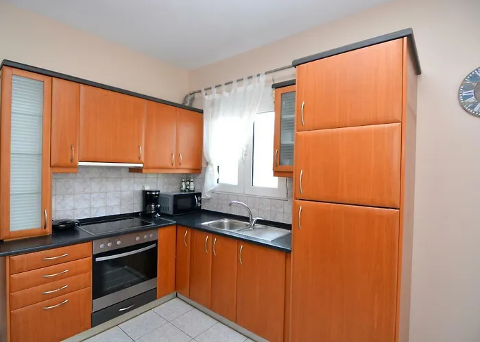 Апартаменты Elegant Near The Неа-Перамос